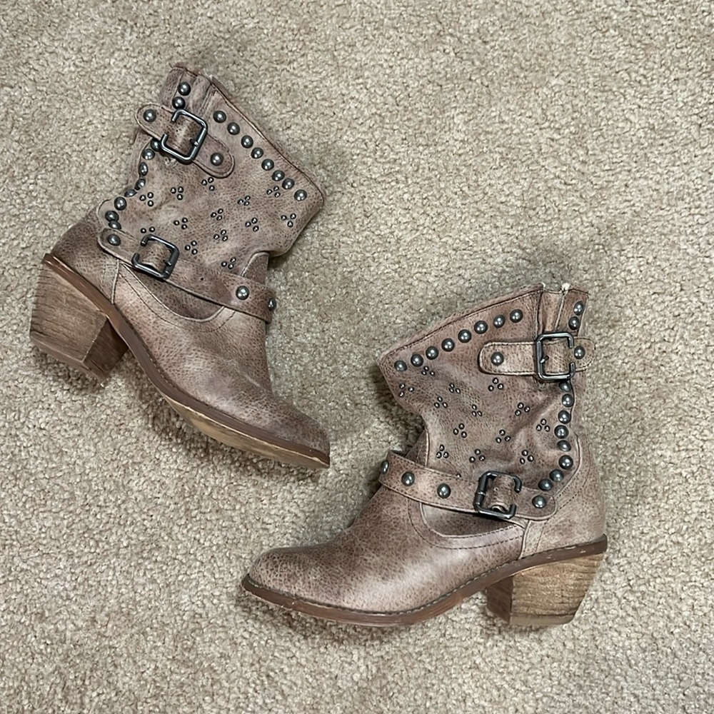 NOT RATED Studded Western Boots 7